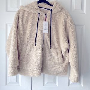 SOLD❗️NWT Hooded zipper front 100% Polyester X-Large